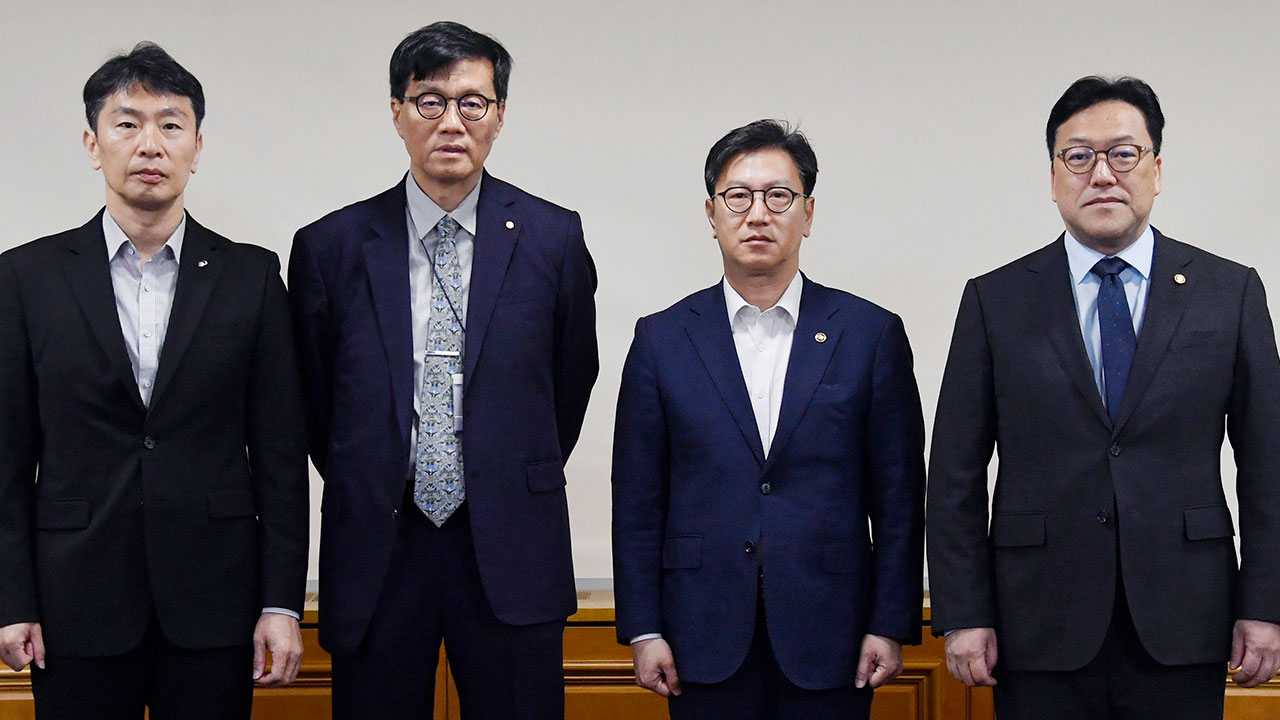 F4 이끈 경제부총리 대행 "정치 불확실성 증대, 비상체계 지속"