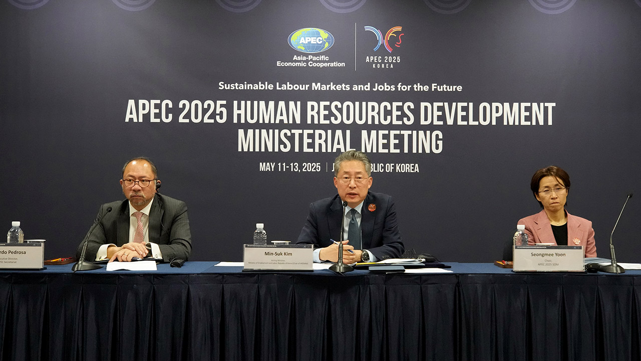 APEC 회의서 '지속 가능한 노동시장·일자리' 위한 공동성명 채택