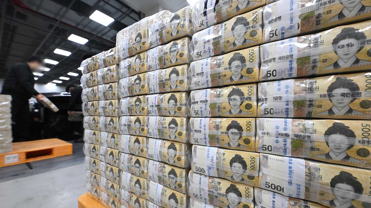 작년 현금 이용 비중 10%대로 '뚝'‥7년 만에 반토막