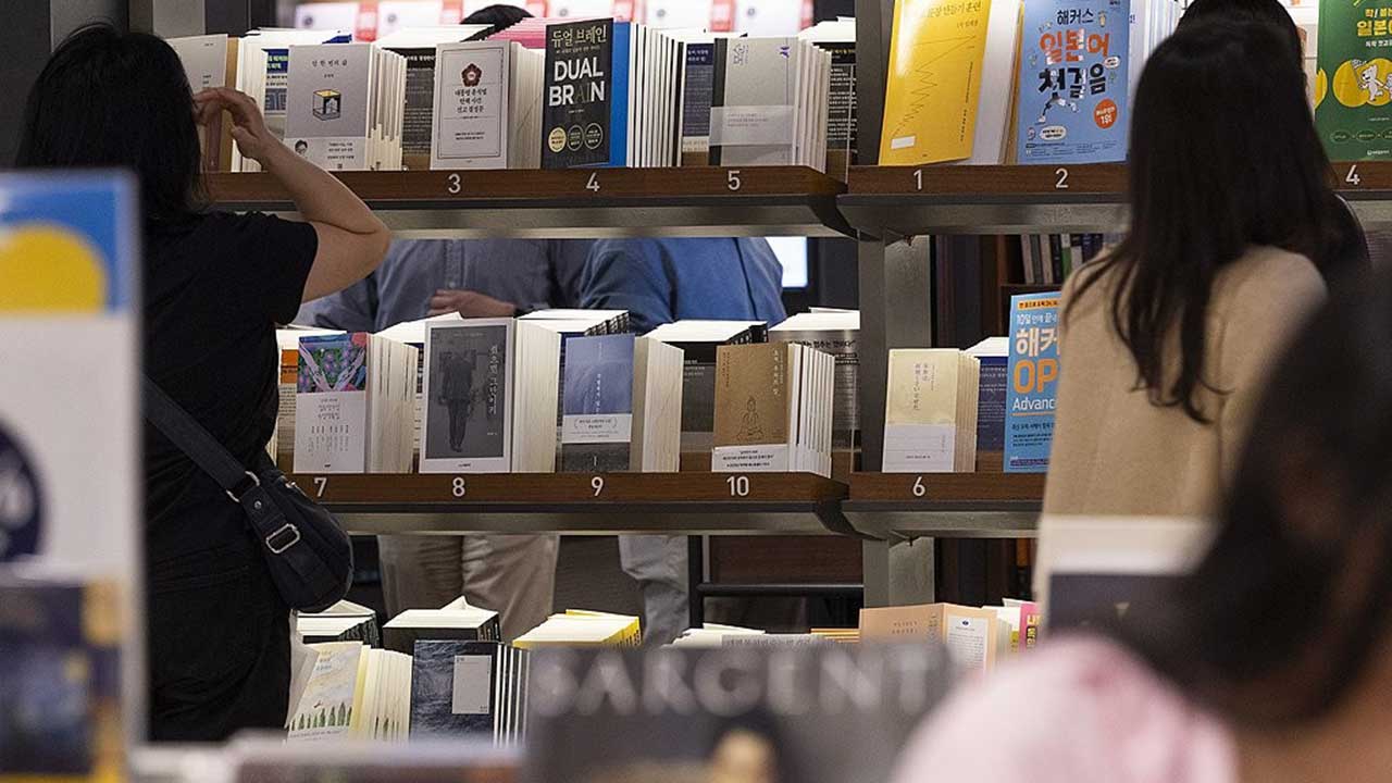 책 한권 사려면 2만원‥"작년 도서 평균가 1만9천526원"