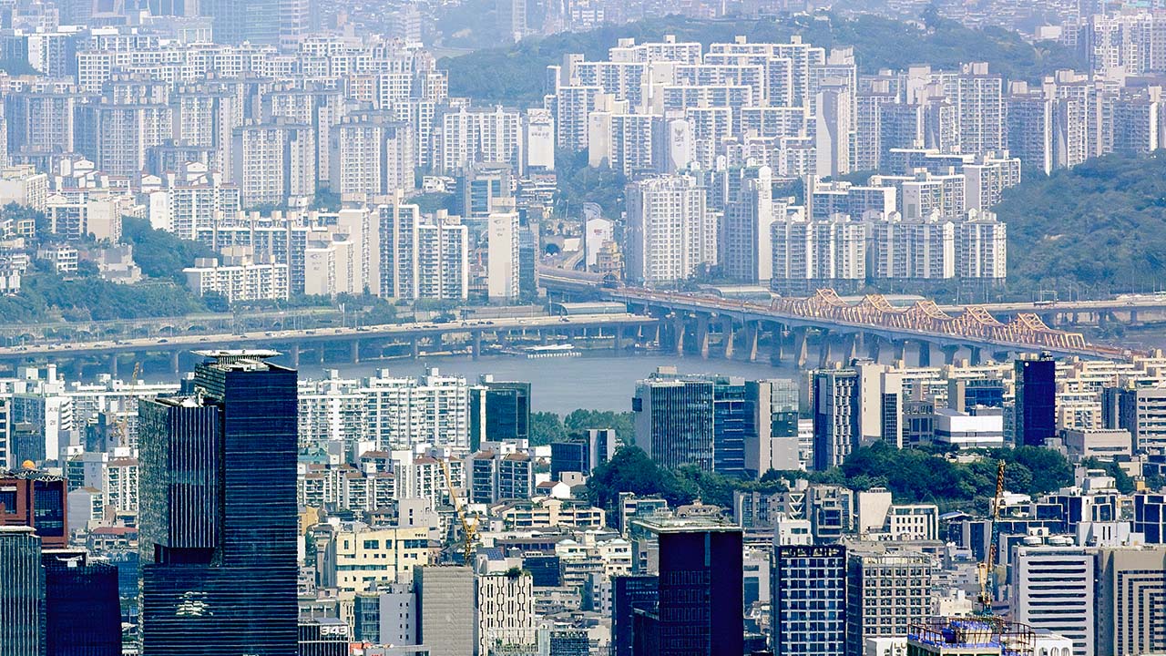 초강력 대출 규제‥서울 아파트 74%, 18개 구 사정권