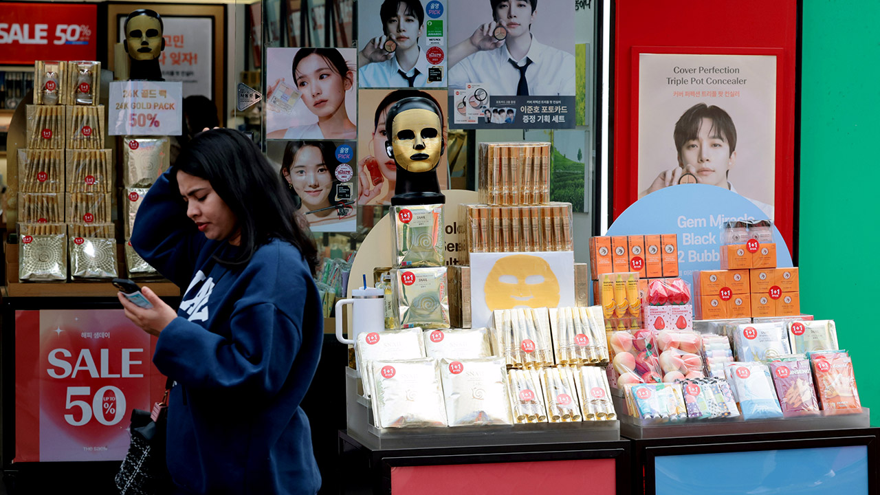 한국은행 "역직구 활성화하려면, 휴대전화 본인인증 간소화해야"