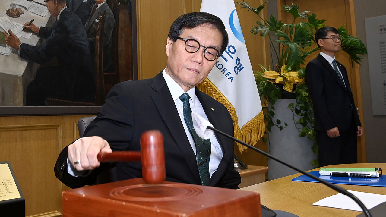 한은 "수도권 집값·가계부채 추이 지켜봐야" 금리 2.50% 동결