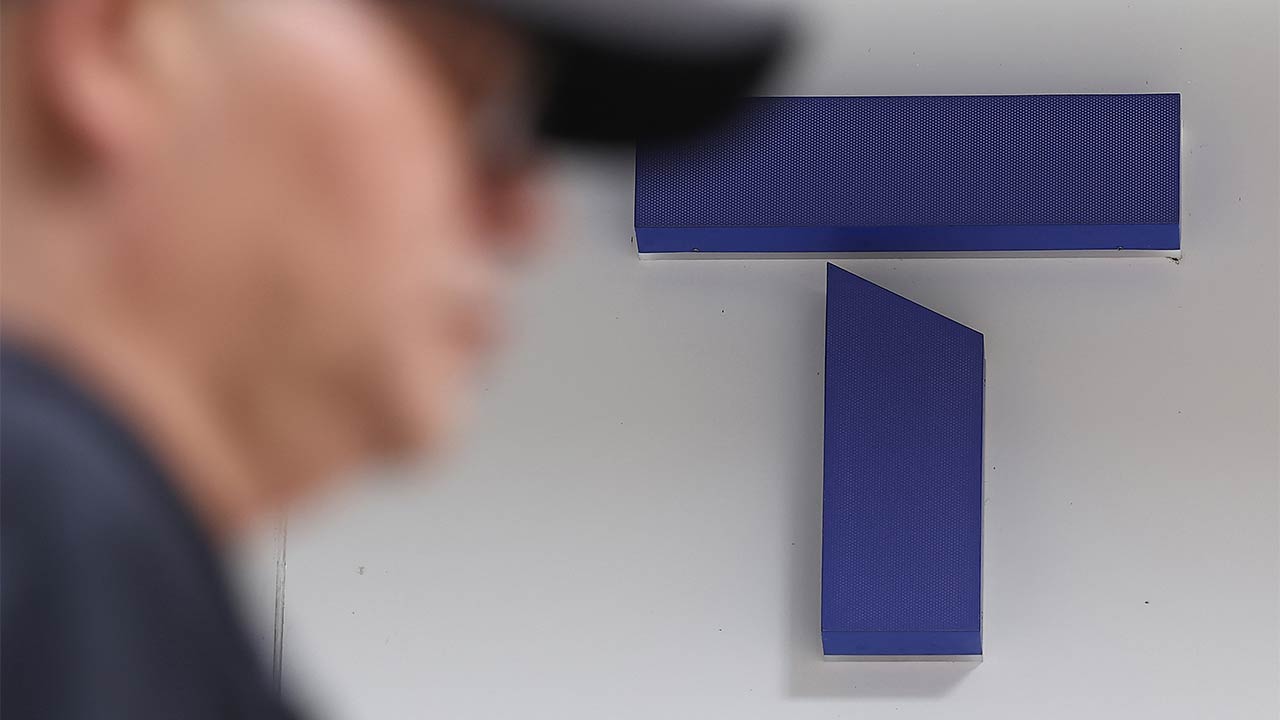 해커 조직, SKT 고객 정보 판매 글 올려‥SKT "해당 정보는 우리 거 아냐"