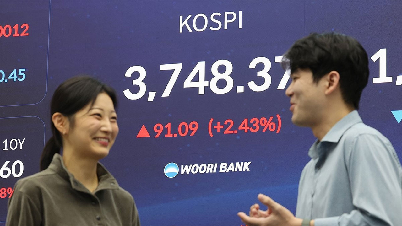 코스피 3,748.37 마감‥SK하이닉스 7% 급등, 삼성전자 역대 최고가