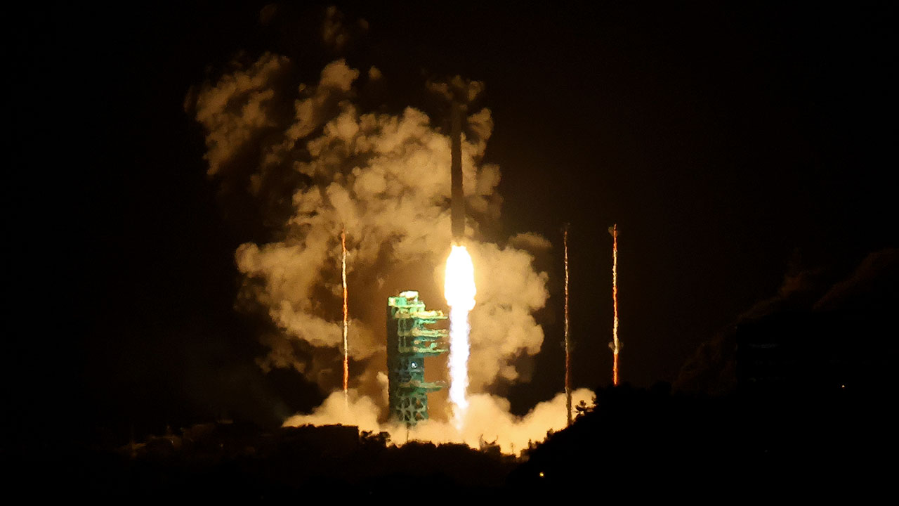 [속보] 차세대중형위성 3호, 남극세종기지 지상국 초기 교신 성공