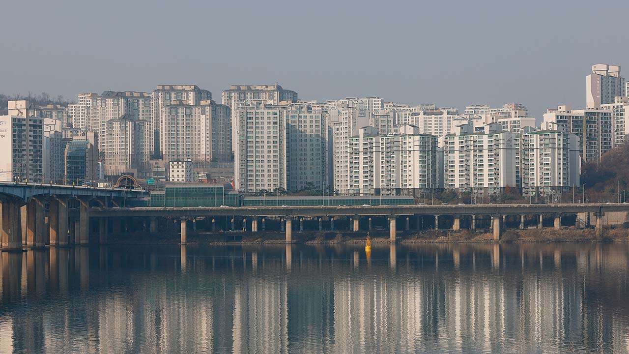 지난달 서울 집값 0.77% 상승‥상승폭 줄었지만 오름세 지속