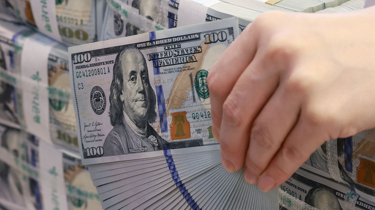 원달러 환율 1,429.8원‥두 달 만에 1,420원대