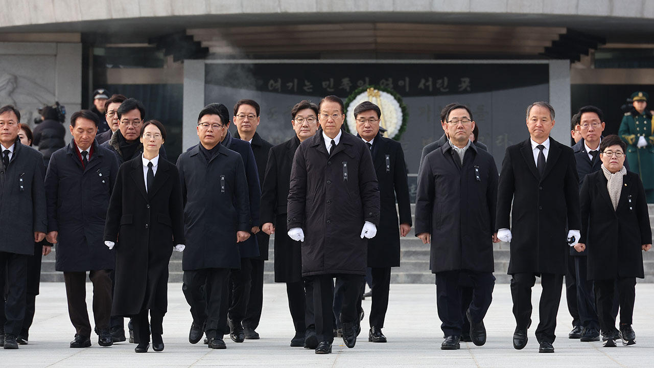 국민의힘 지도부, 현충원 참배‥"첫째는 국정안정, 당 화합·단결"