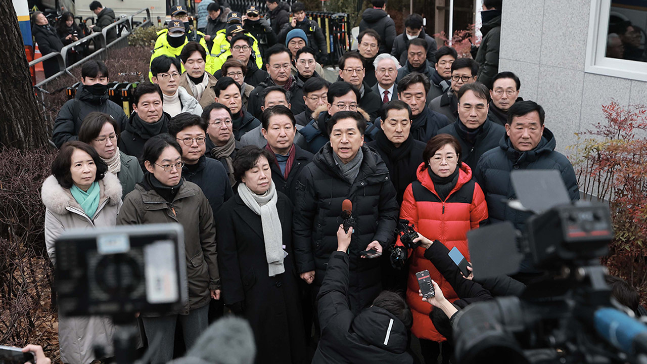 국민의힘 의원 30여 명, 대통령 관저 앞 모여 "메이저 바카라사이트 굿모닝 막을 것" 