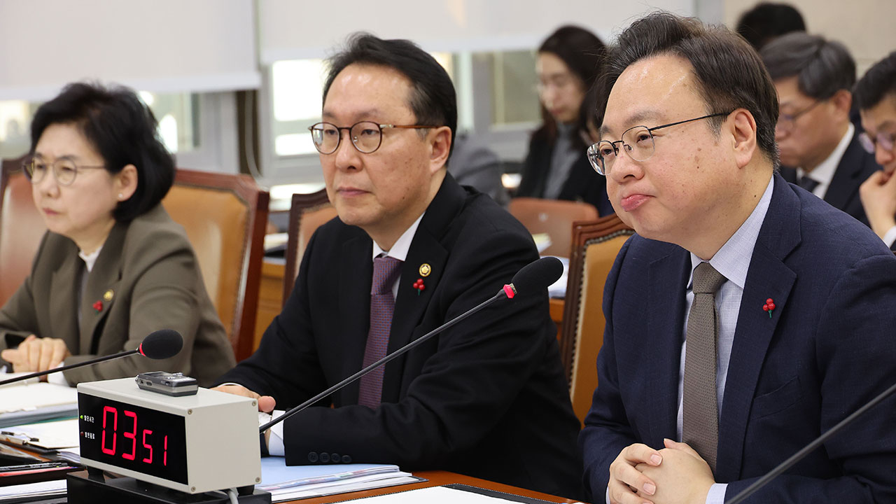 야권, 복지위에서 의대 증원·'전공의 처단' 포고령 두고 공세