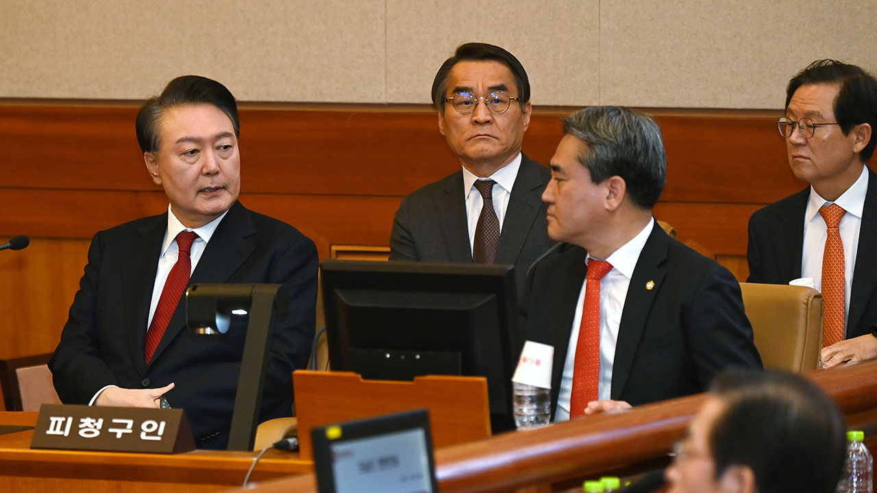"윤석열 대통령 파면" 55"탄핵 기각해 직무복귀" 40