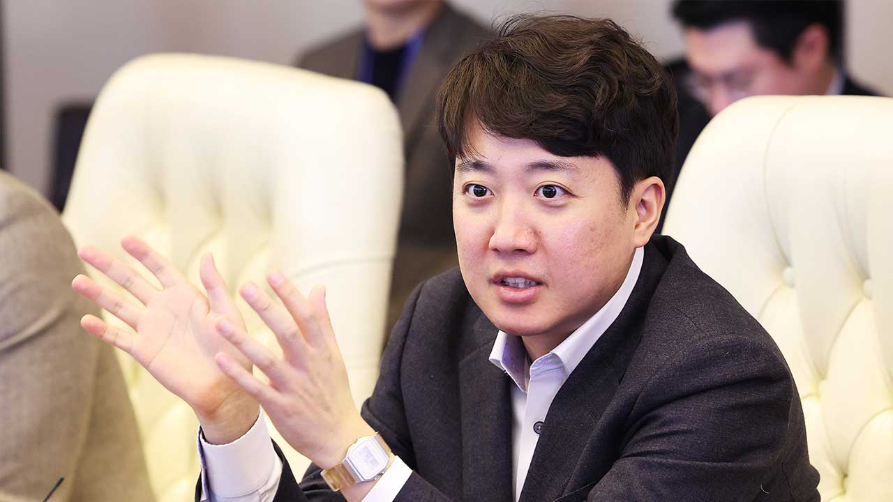 이준석 "바이오 분야 과도한 규제 철폐해야난임 최대한 지원"