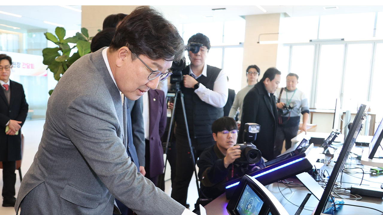 권성동 "'중도보수'는 말이 아니라 실천‥'52시간 예외' 철회에 누가 믿겠나"