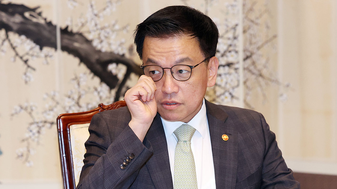 최상목 측 "헌재 결정 존중"‥마은혁 즉시 바카라 커뮤니티 "각하되지 않았냐"