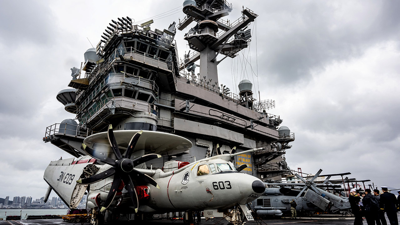 미국 핵항모 '칼빈슨함' 부산에 입항