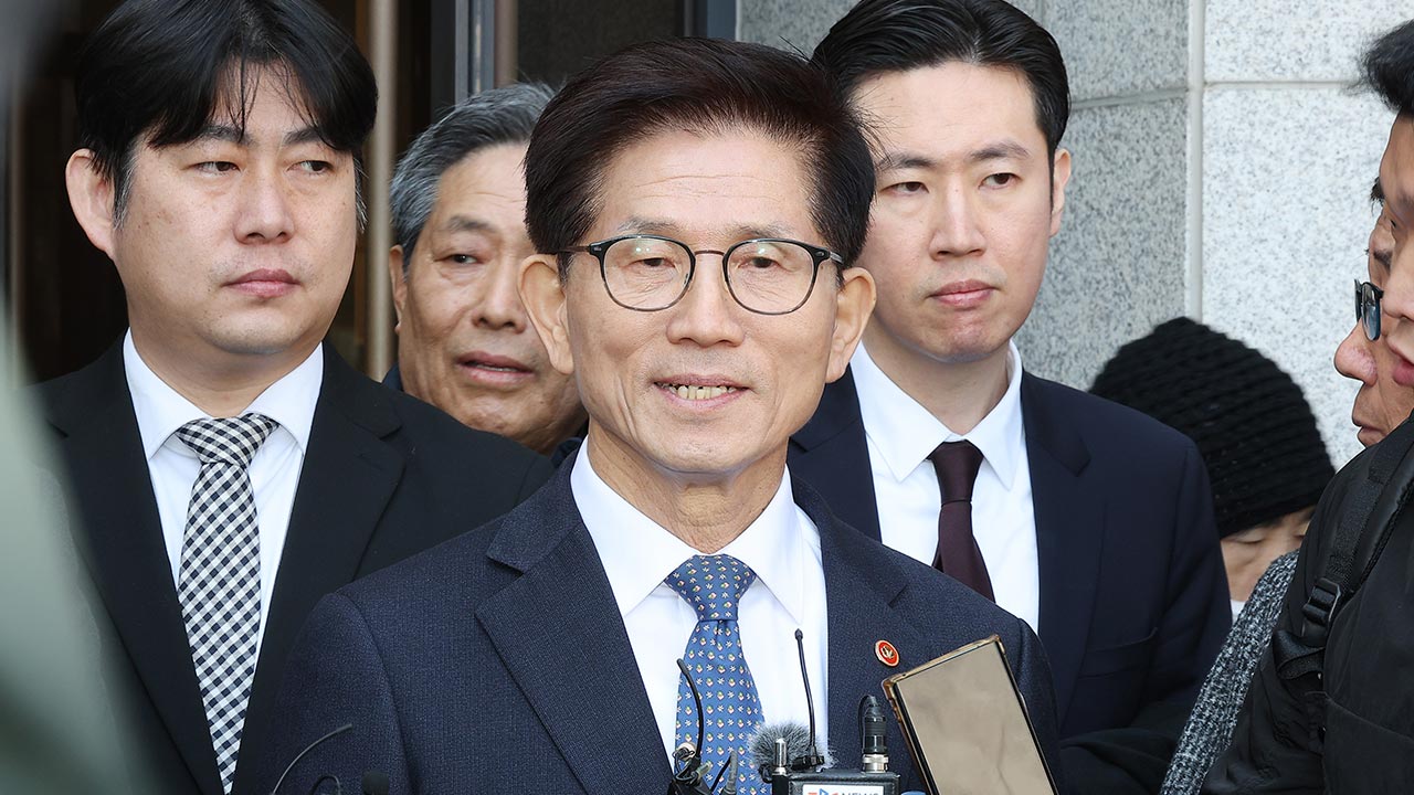 김문수 "윤석열 석방 계기, 헌재 탄핵심판 변론 재개해야" 