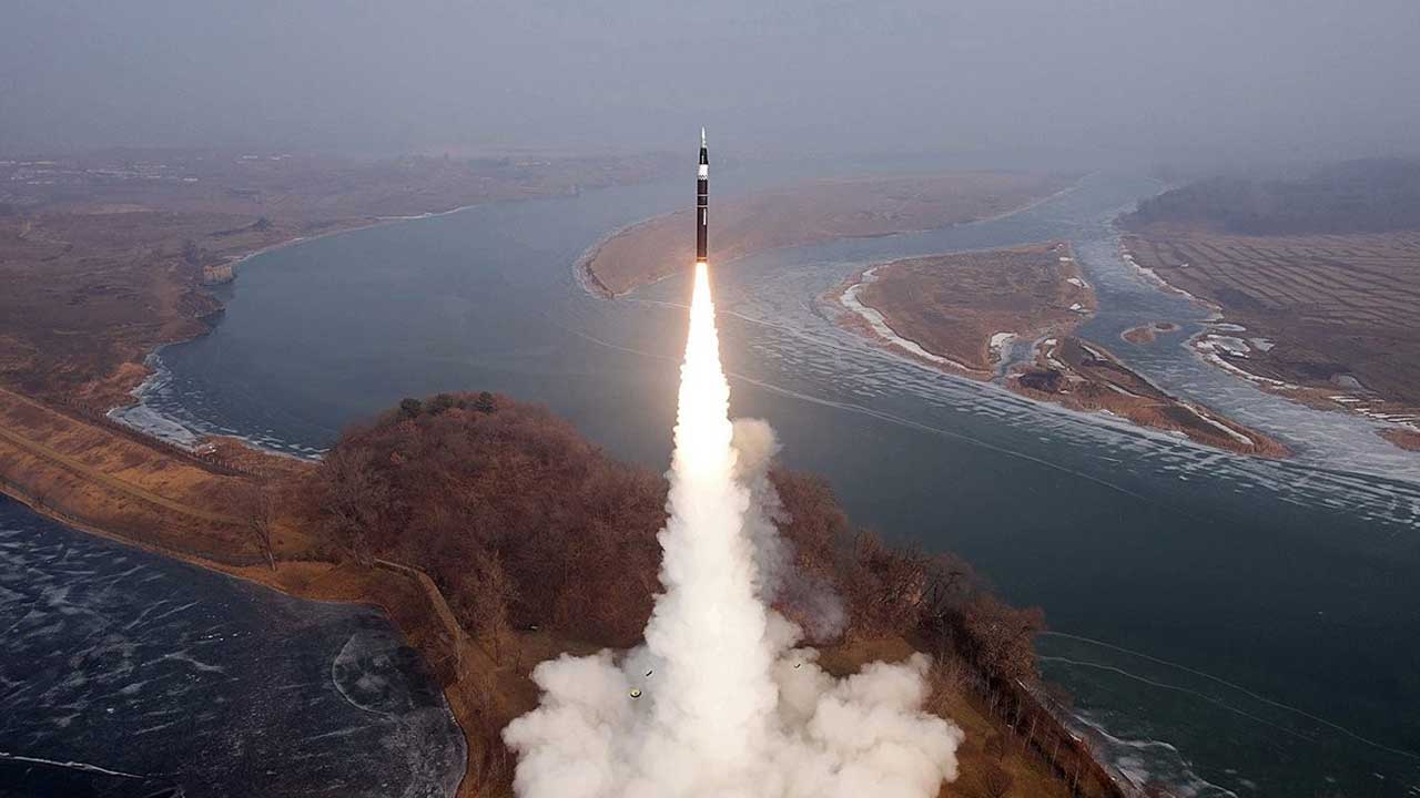 북, 트럼프 취임 후 첫 탄도미사일 도발‥한미연합훈련 반발