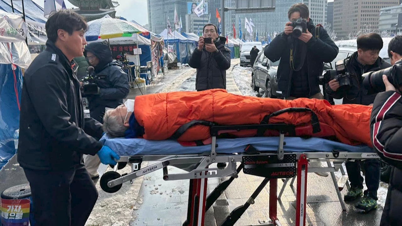 "윤석열 파면 촉구" 8일째 단식 민주당 민형배 병원 이송