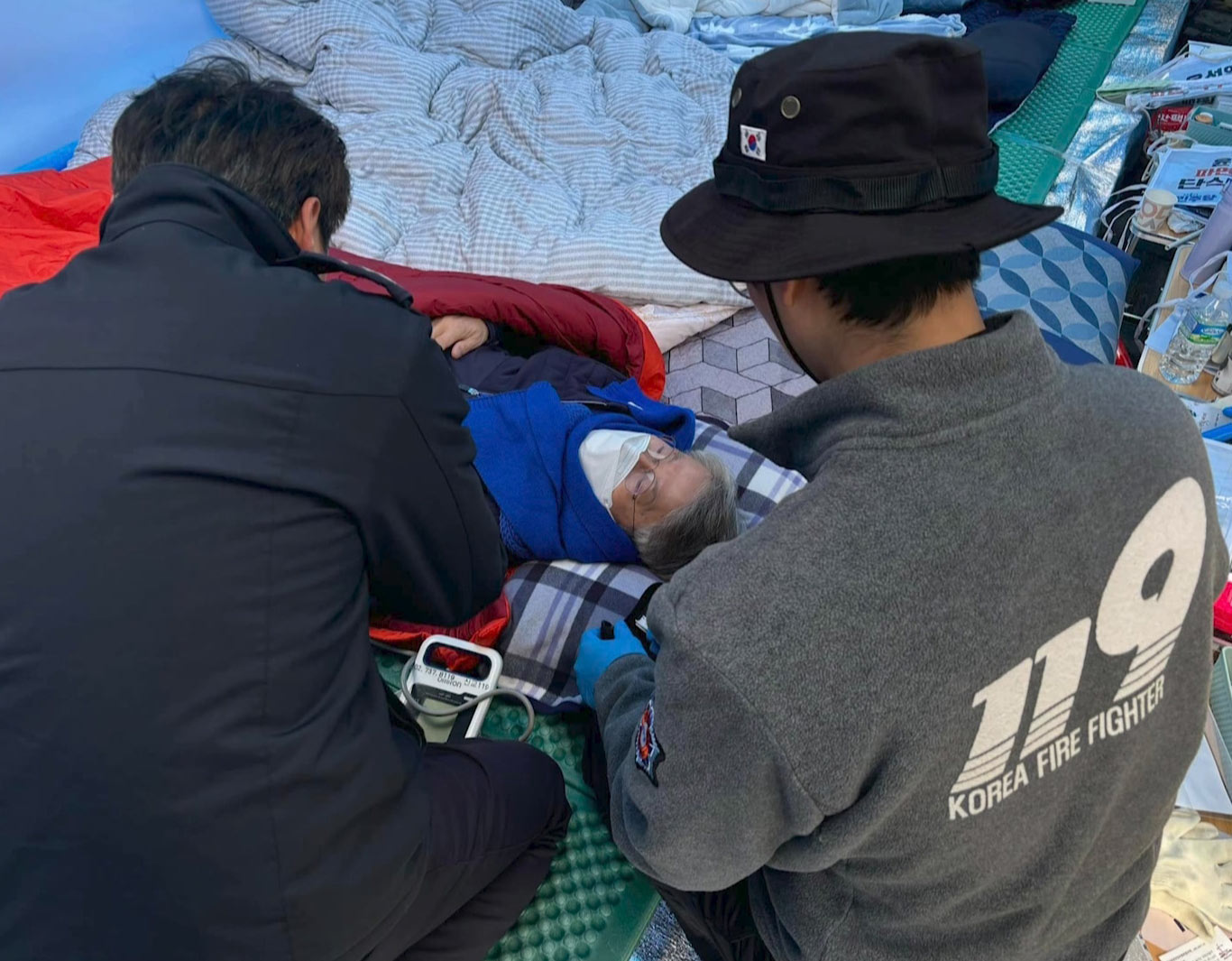 "윤석열 파면 촉구" 8일째 단식 민주당 민형배 병원 이송