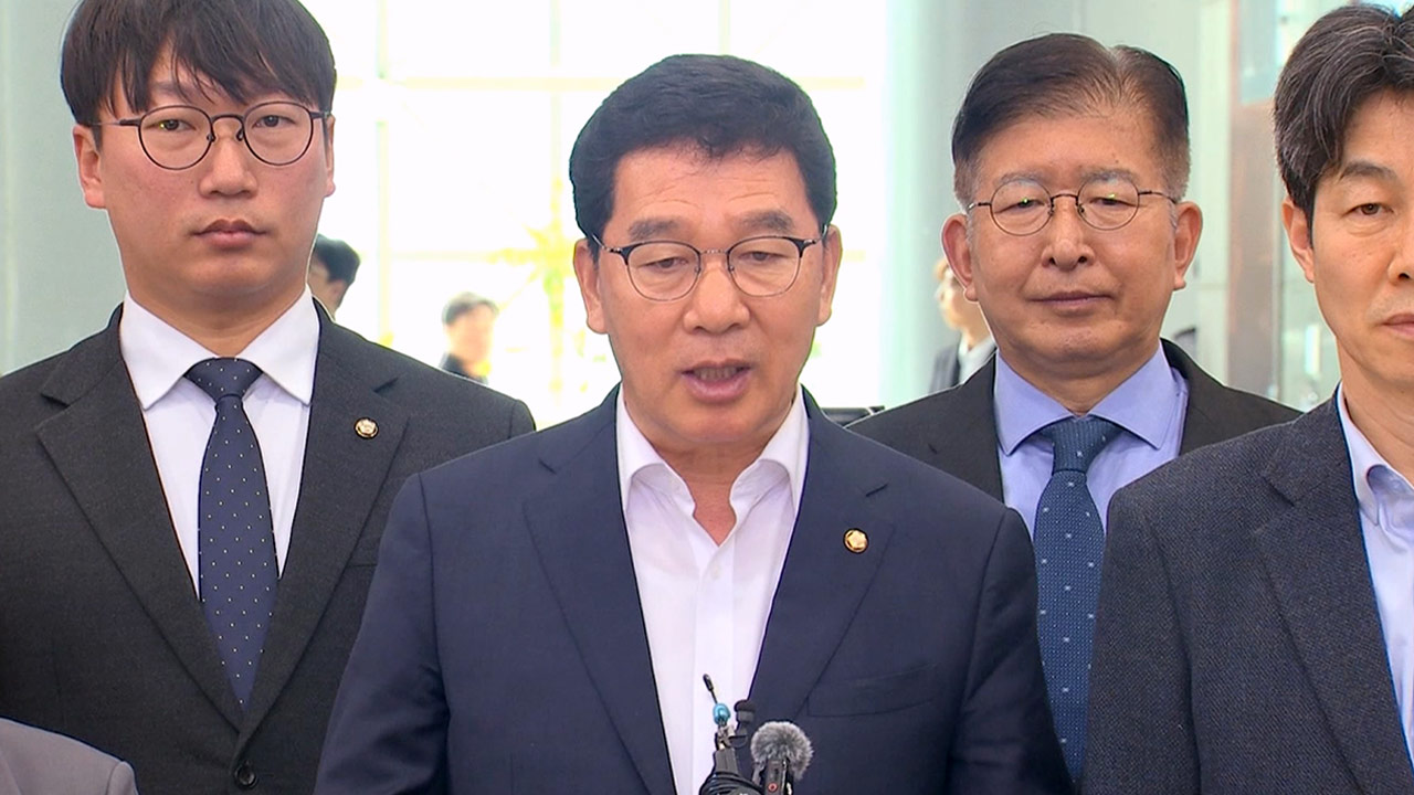 민주당 행안위, '헌재 계란 테러'에 경찰청 항의 방문