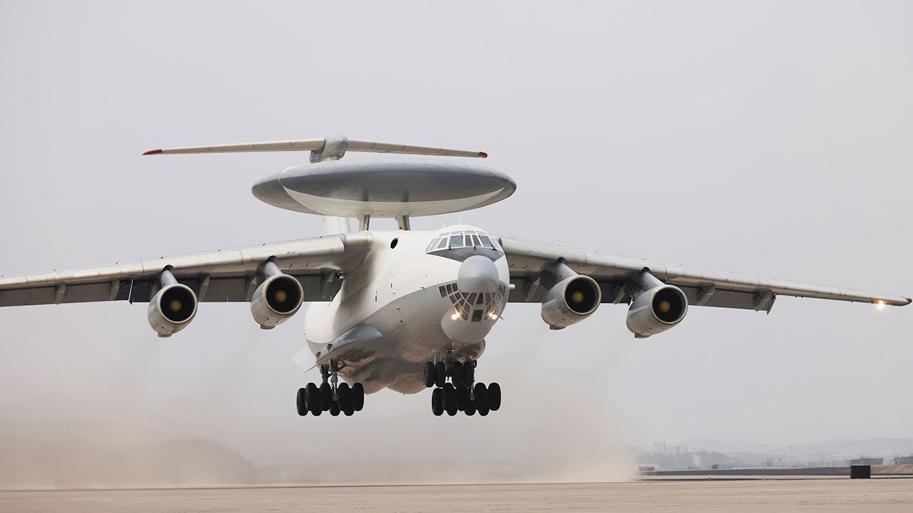 북, '피스아이' 닮은 통제기 첫 공개‥'하늘의 지휘소'도 운영하나