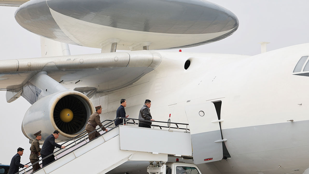 북, '피스아이' 닮은 통제기 첫 공개‥'하늘의 지휘소'도 운영하나