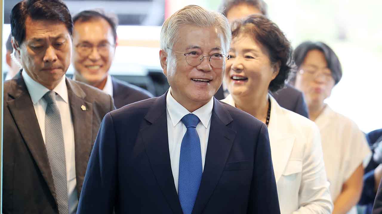 문재인 "계엄 광기·야만 원형, 제주 4·3서 찾을 수 있어"