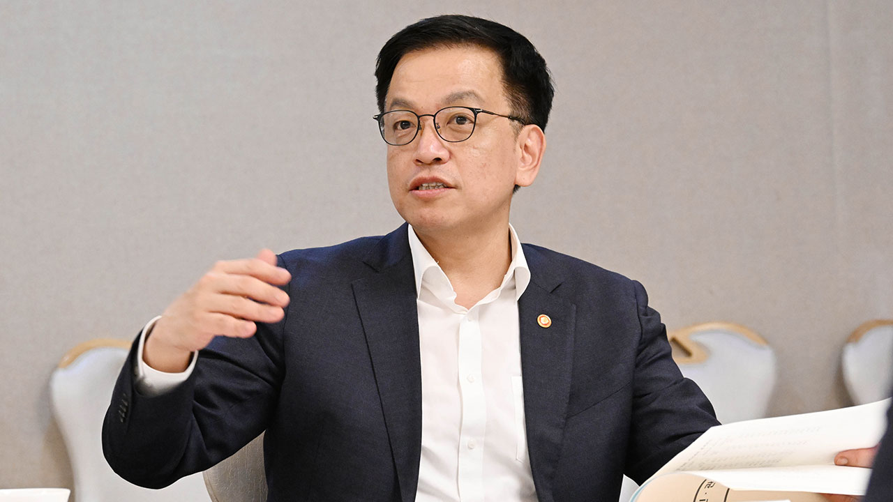 기재차관 "최상목, 2018년부터 갖고 있던 달러로 국채 매입"