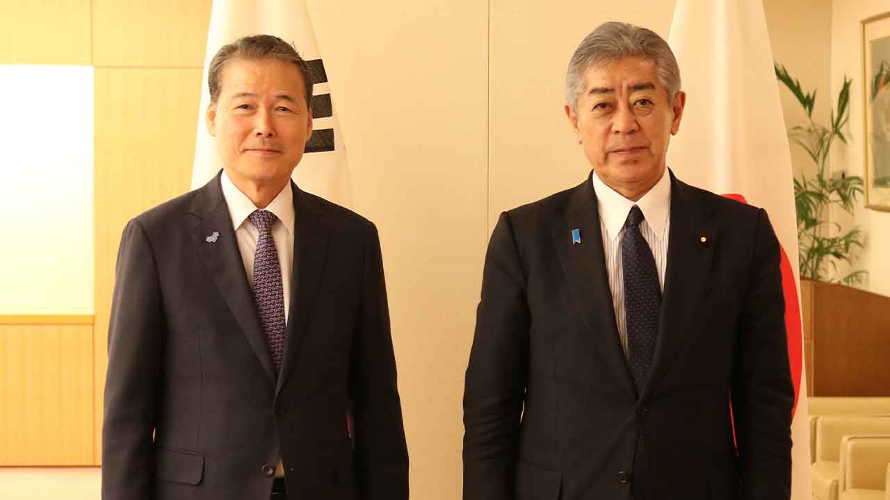 통일장관, 日관방장관·외무상 면담‥"한일협력 매우 중요"