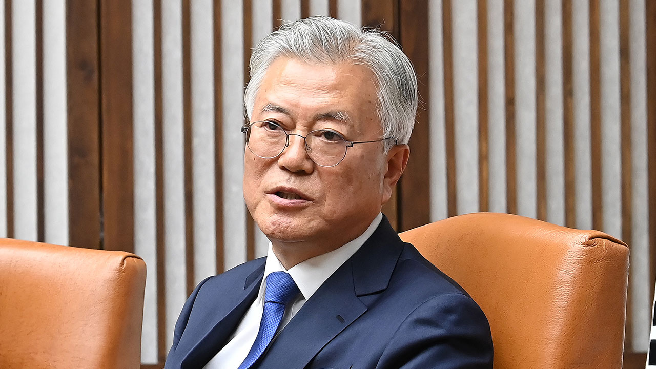 文 "계엄은 퇴행 결정판‥민주당 정부, 보수정권 퇴행 바로잡는 운명"