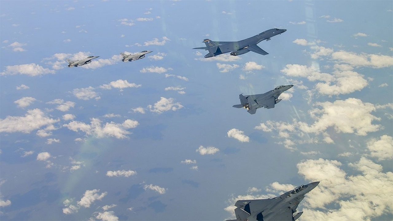 북한, 미국 전략폭격기 일 배치 비난‥"지역안보에 위해"