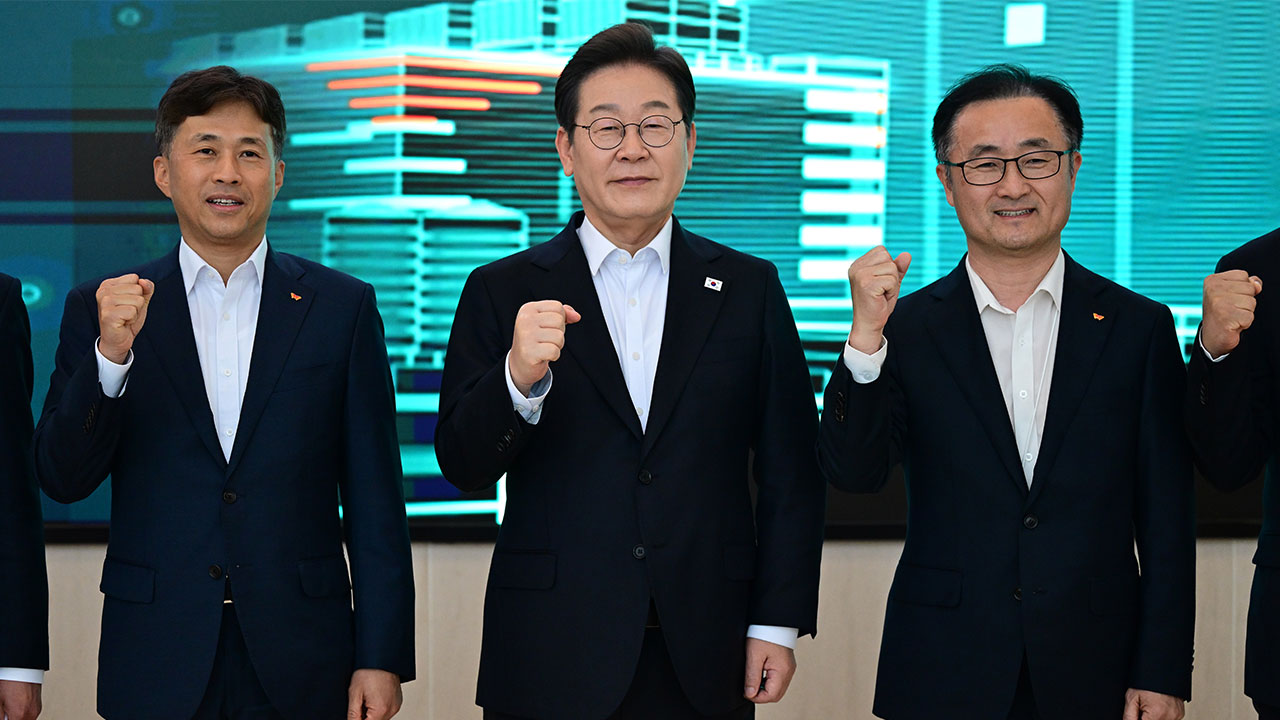 이재명 첫 경제행보 SK하이닉스 방문‥"정치도 경제 성장에 총력"