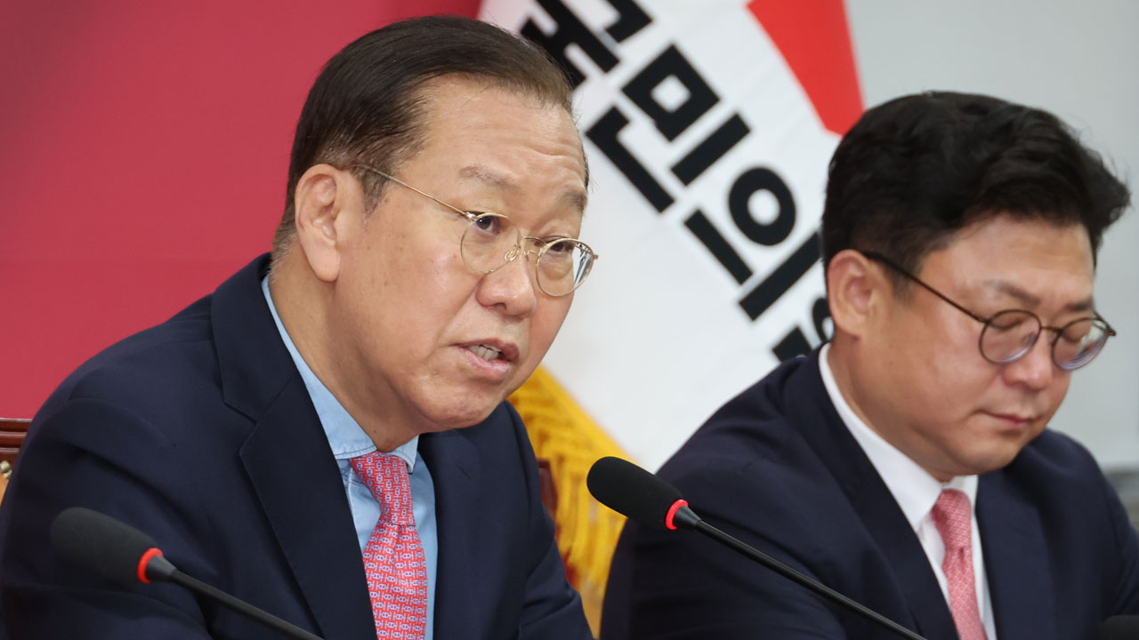 [속보] 권영세 "김문수 후보 자격 즉시 회복‥책임지고 비대위원장직 사퇴"