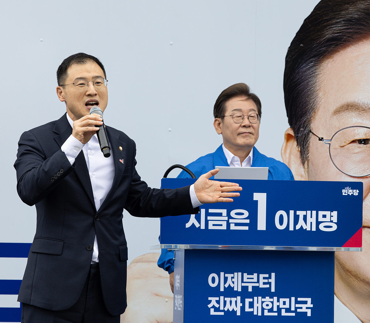 김상욱, 유세현장서 이재명 조우‥"참된 바카라 사이트 순위 역할 앞장선 분"