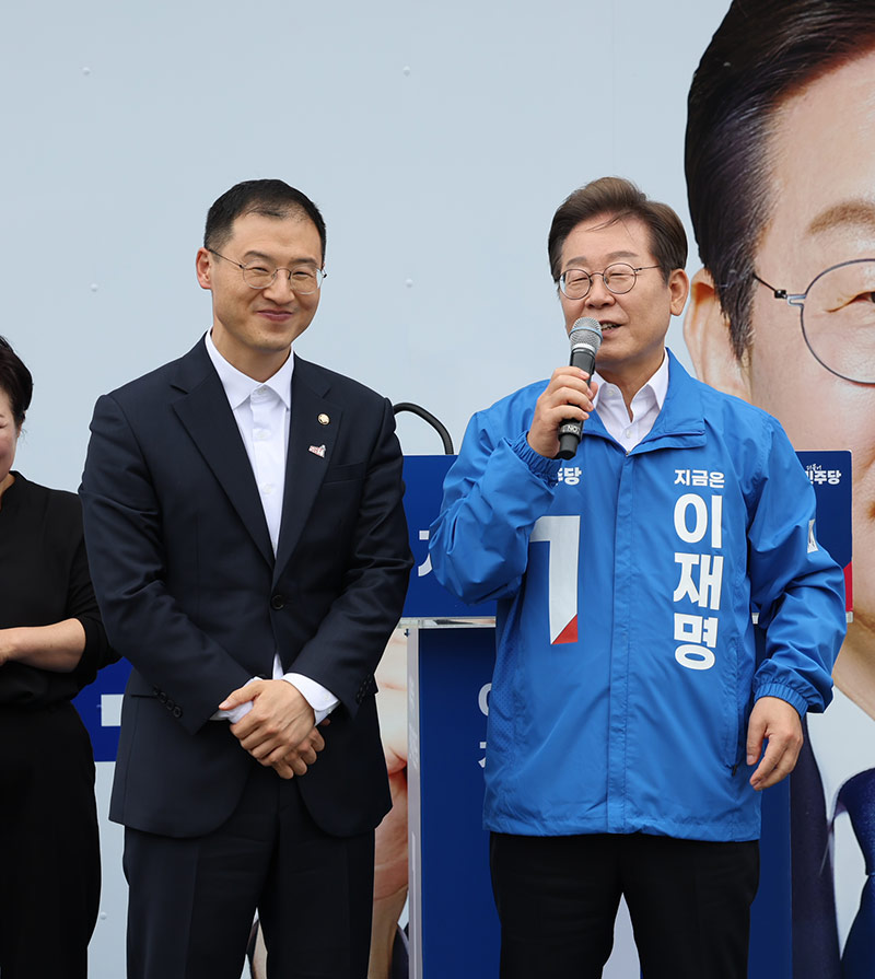 김상욱, 유세현장서 이재명 조우‥"참된 바카라 사이트 순위 역할 앞장선 분"