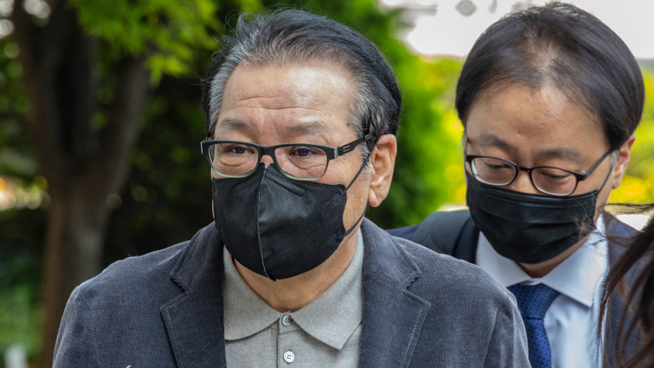 검찰, 건진법사 '통일교 샤넬백' 김 여사 측 전달 정황 수사