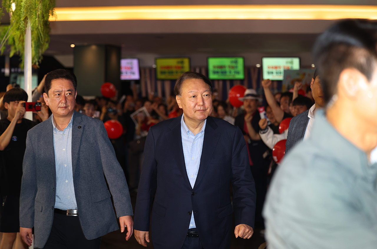 윤석열, 파면 뒤 첫 공개행보‥부정선거 다큐 시사회 참석