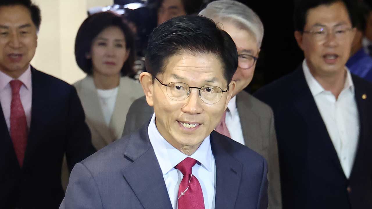 김문수 "노무현 전 대통령 늘 노동자·약자 편‥국민주권 개헌 이룰 것"