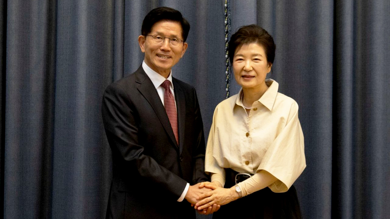 박근혜 "당에 여러 일 많았지만, 연연하지 말고 하나로 뭉쳐서 라이브 바카라 이겨달라"