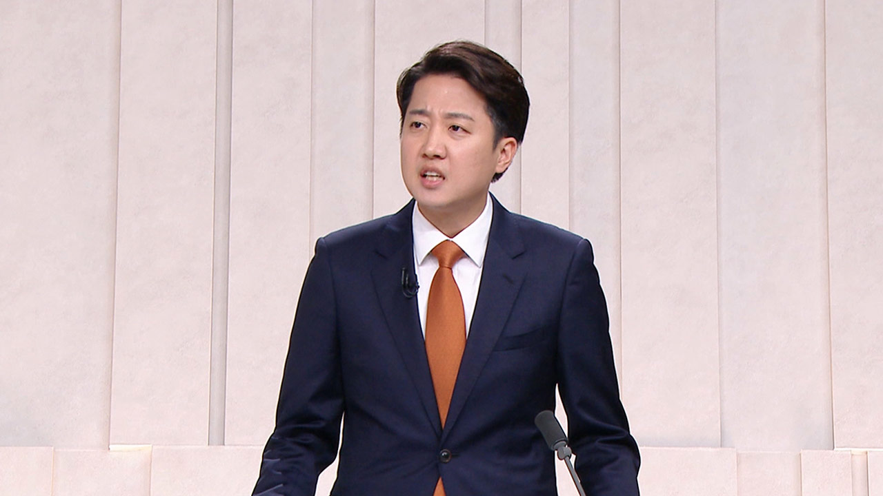 민주 여성의원들 "이준석, 사회의 성인지 감수성 퇴보시켜‥후보직 사퇴하라"