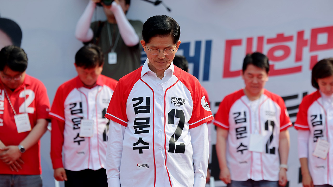대선 후보들 '해상 초계기 사고' 순직 군인 애도