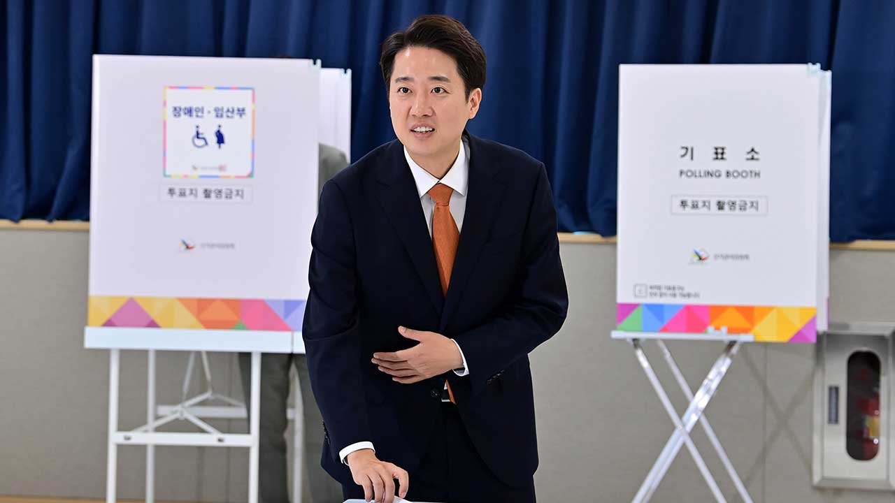 이준석, 지역구 동탄서 투표‥"대한민국 젊게 바꾸겠다"