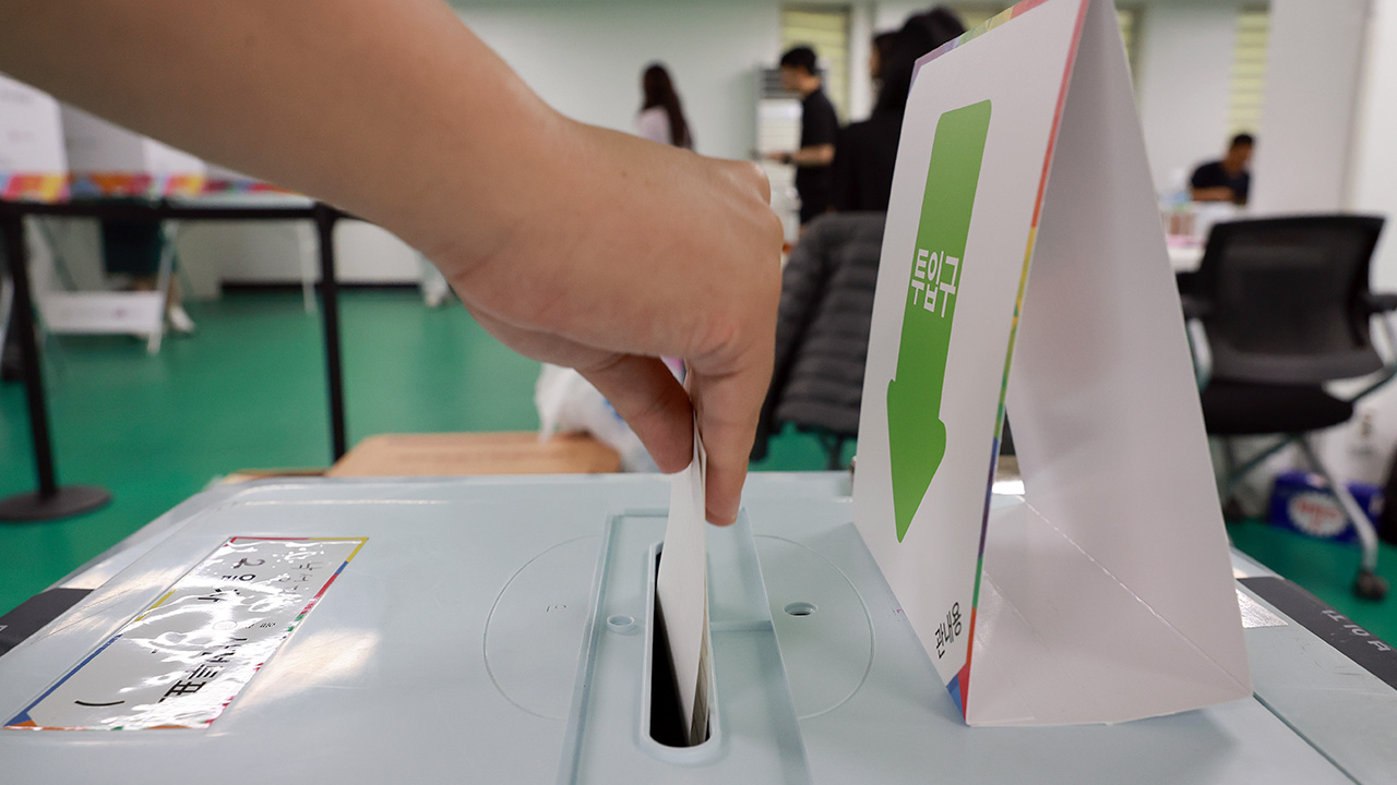 선관위, 배우자 신분증으로 대리 투표한 사무원 고발