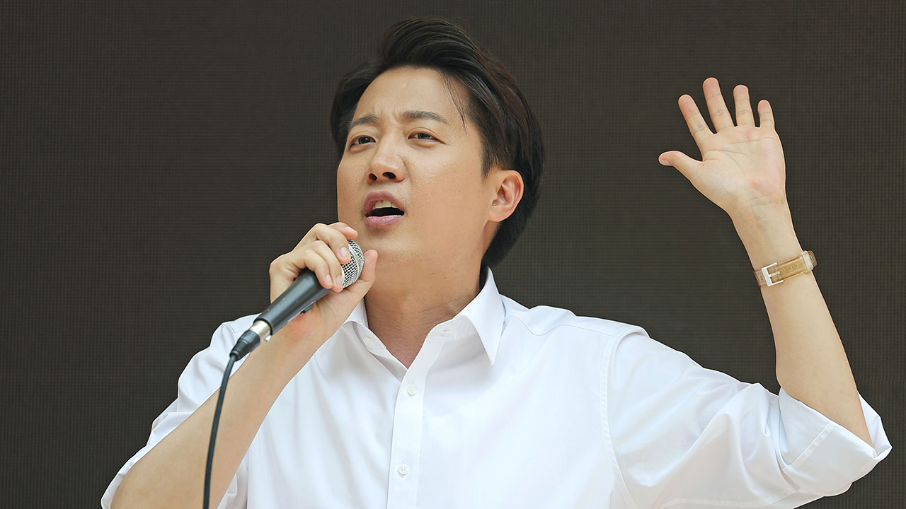 민주당 선대위 "이준석 혐오 발언 수정 않은 언론 고발"