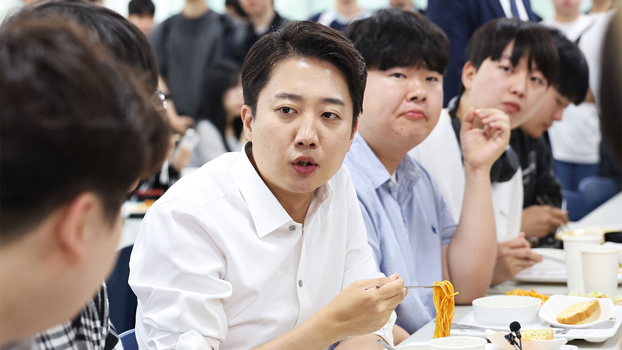 이준석, "나만 계엄·태극기 라이트닝 바카라 사이트 자유로워"‥단일화 거듭 일축