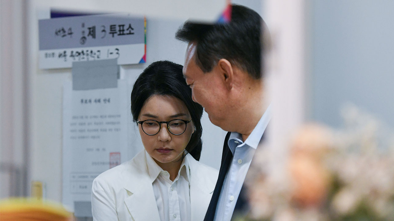 윤석열 전 대통령 부부, 서초구 사저 인근서 바카라사이트 홍보 승리바카라