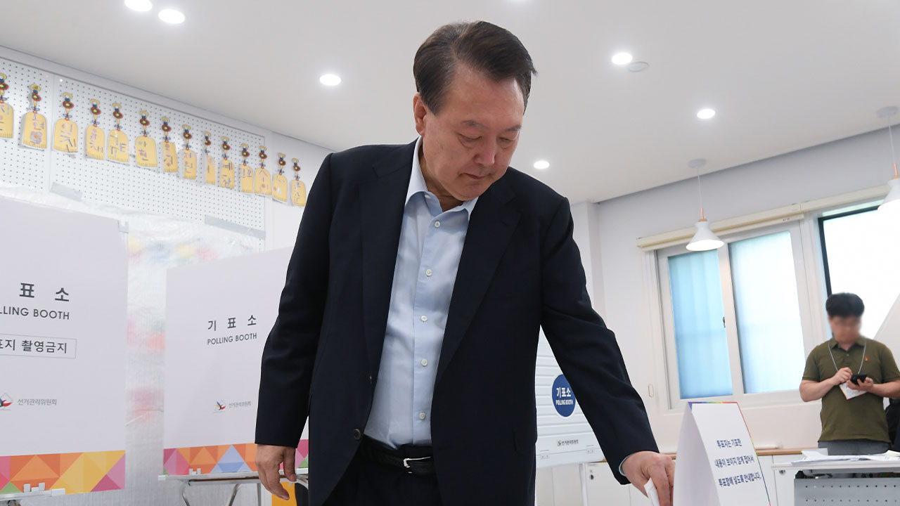 윤석열 전 대통령 부부, 서초구 사저 인근서 바카라사이트 홍보 승리바카라