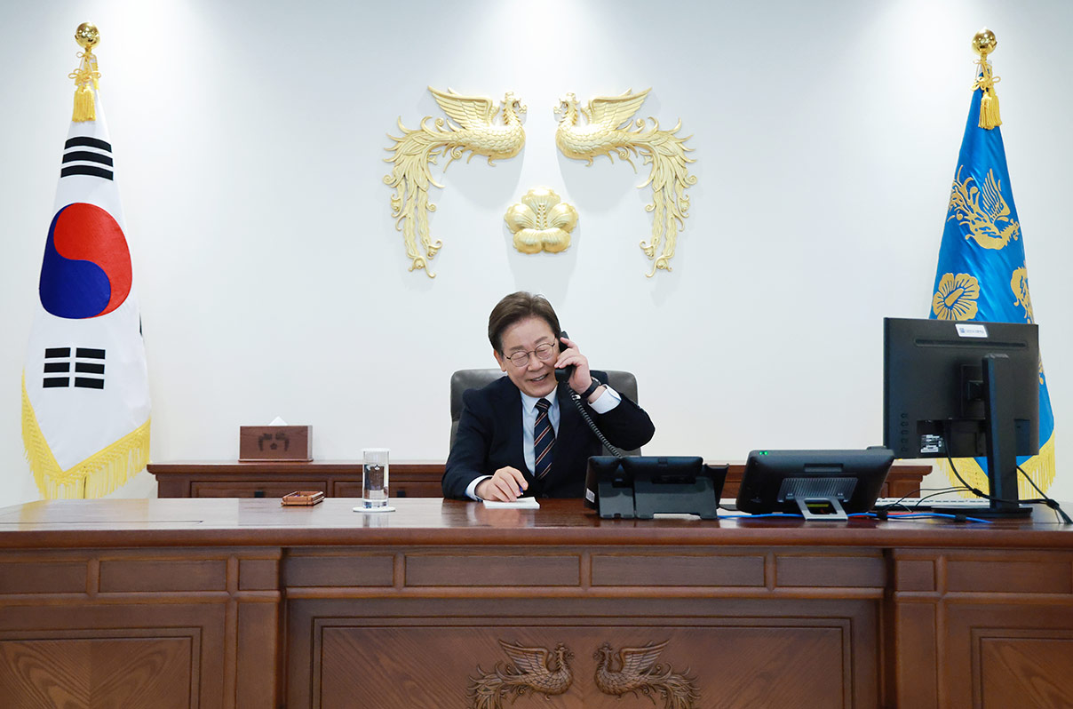 이재명-이시바, 한일 정상 첫 통화 "의사소통도 더욱 강화해 나가야"