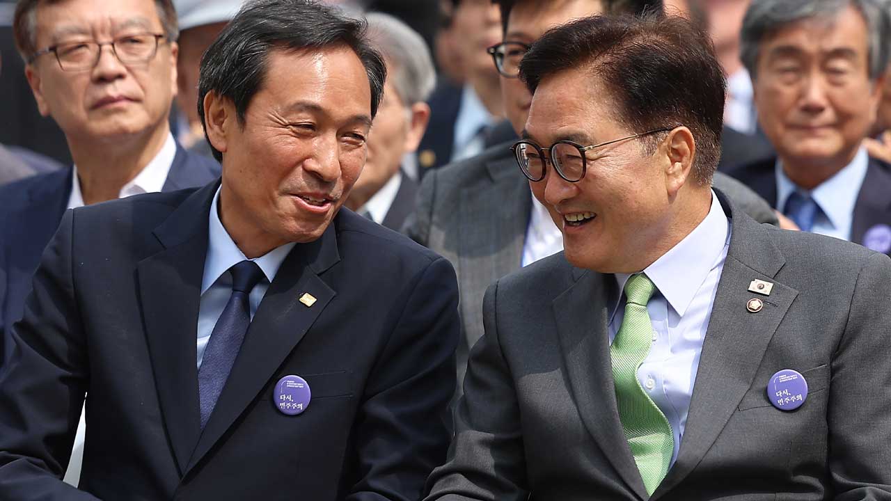 우상호 정무수석, 국회 찾아 국회의장·여야 지도부 예방